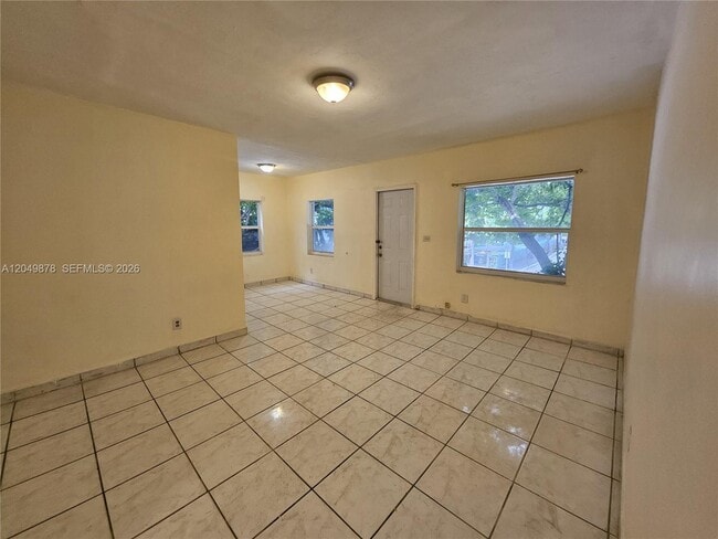 Building Photo - 822 SW 31st Ave