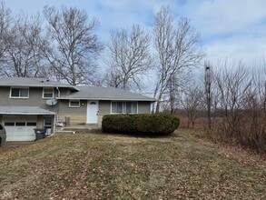 Building Photo - 10166 Southeastern Ave