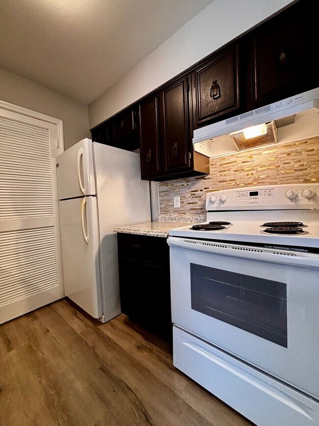 Foto del edificio - Newly Renovated 2 bedroom 1.5 bath townhou...