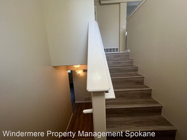 Foto del edificio - 4 br, 3 bath House - 1726 W. Rain Ln.