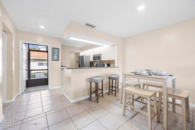 Foto del edificio - 1141 Country Club Dr