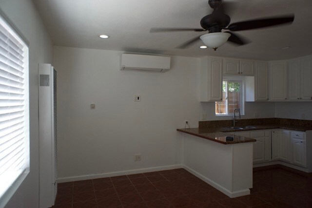 Building Photo - 2846 S Sycamore Ave