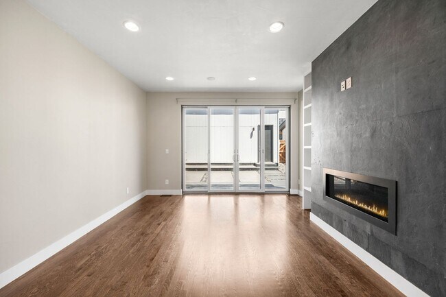Building Photo - 1751 W 40th Ave