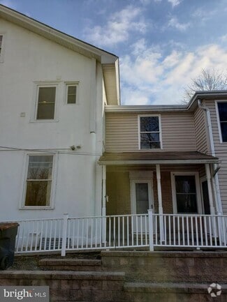 Building Photo - 662 E Marshall St