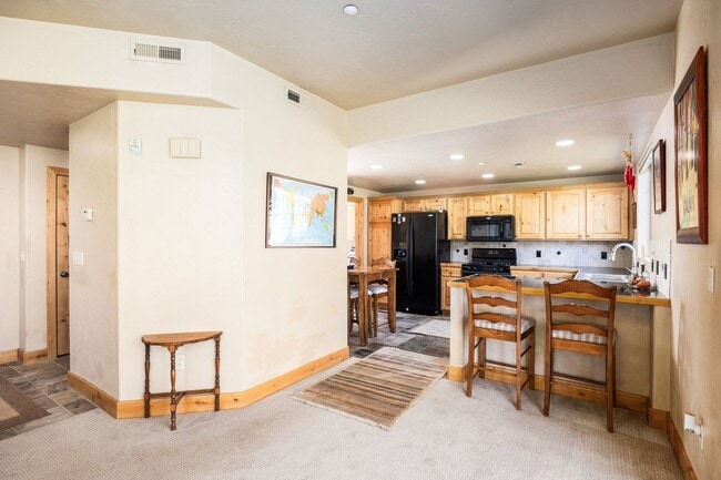 Building Photo - 6144 Fox Point Cir