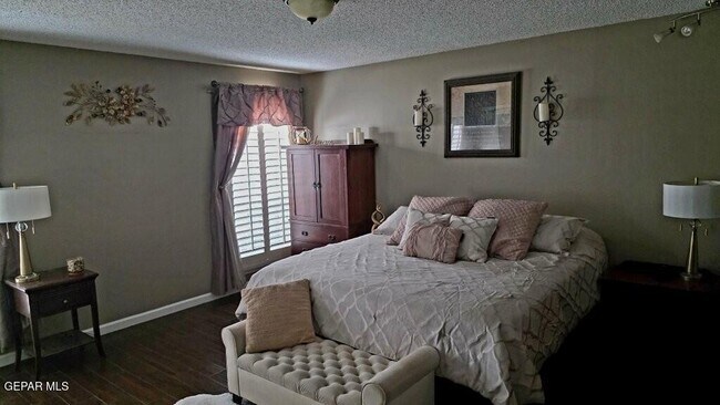 Foto del edificio - 10557 Breezeway Ave