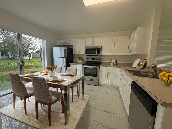 Foto del edificio - 20874 NW 2nd St