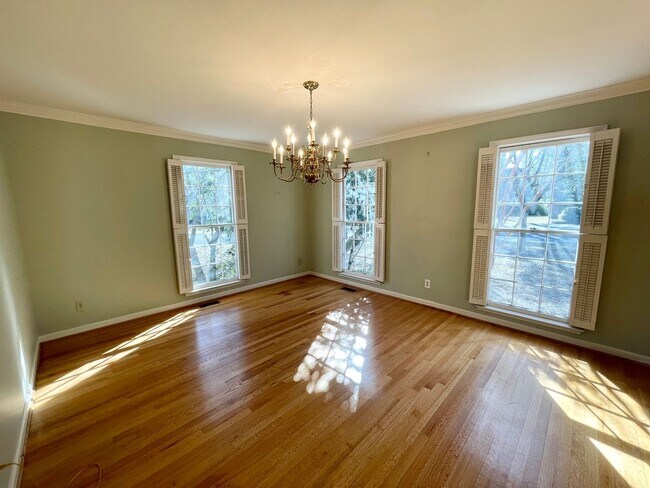 Foto del edificio - Large Home in Great Location!