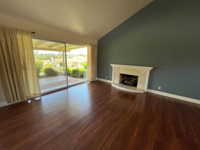 Building Photo - Beautiful 2 Bed 2 Bath 55+ Oaks North Cul-...