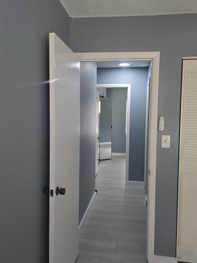 Foto del edificio - 407 Barlow Ave