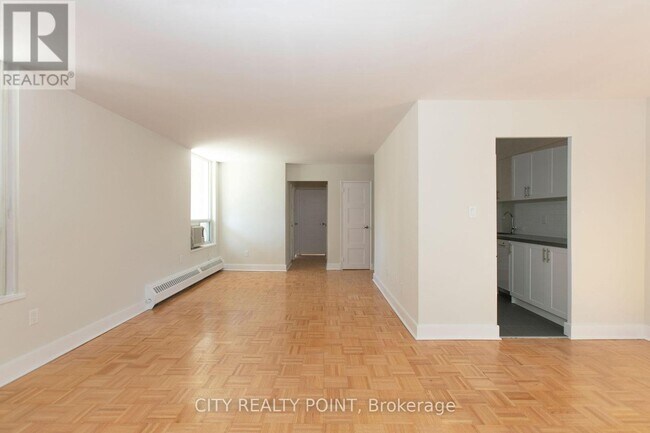 Photo du bâtiment - 490-490 Eglinton Ave E