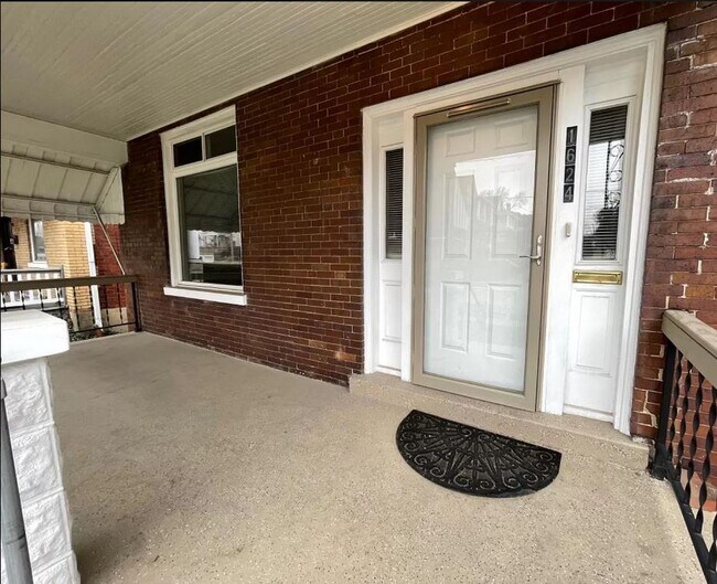 Covered porch - 1624 Jonathan Ave