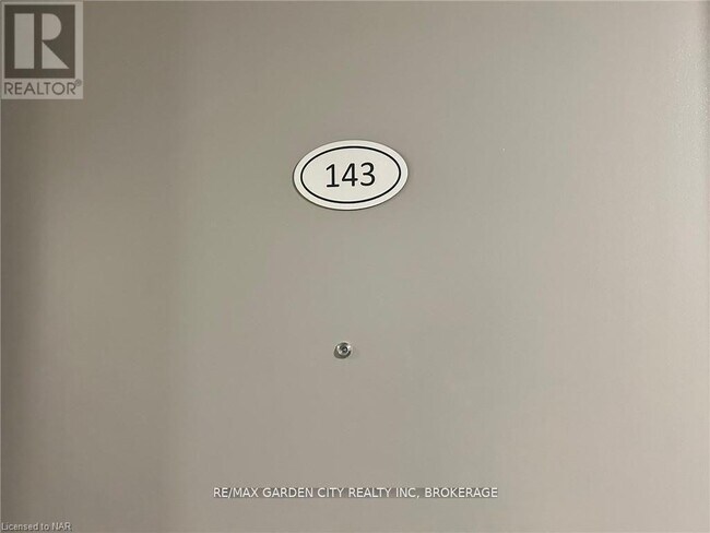 Photo du bâtiment - 50 Herrick Ave