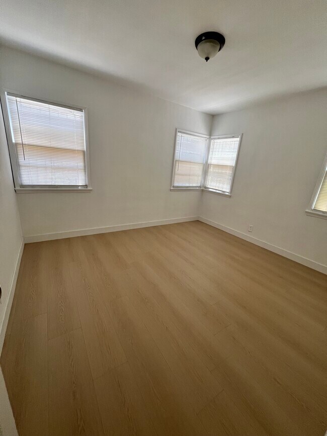 Foto del edificio - 231 S Lake St