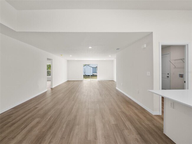 Building Photo - 5255 Farmington Ave
