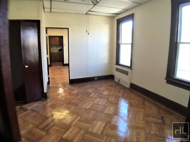 Building Photo - VERY BRIGHT AND SPACIOUS 3 BEDROOMS LINDEN...
