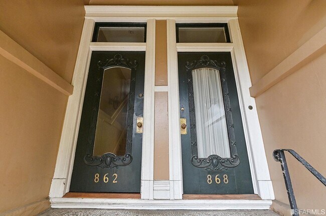 Building Photo - 862 Shrader St