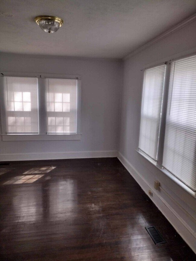 Building Photo - 1113 Clingman St