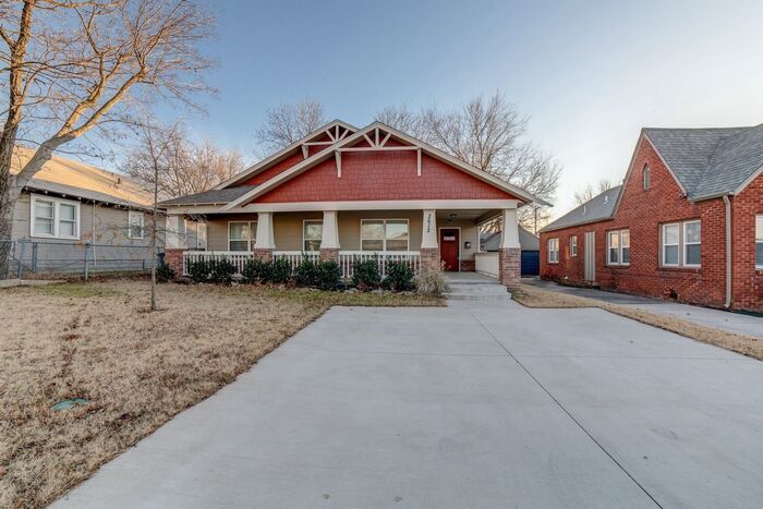 Primary Photo - 3/2 Open And Bright Craftsman!