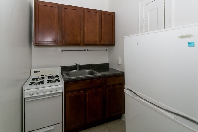 Building Photo - 4842 N Damen Ave