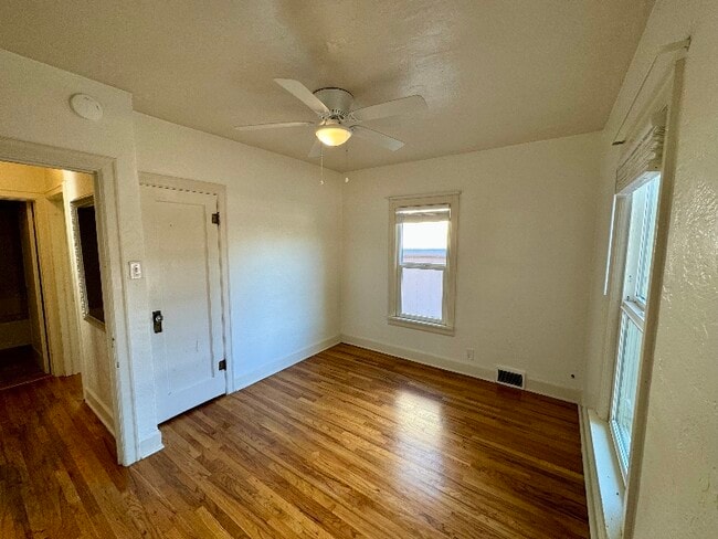 Building Photo - 1732 S 14th St W