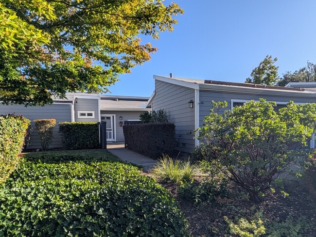 Building Photo - 40 Ascot Pl