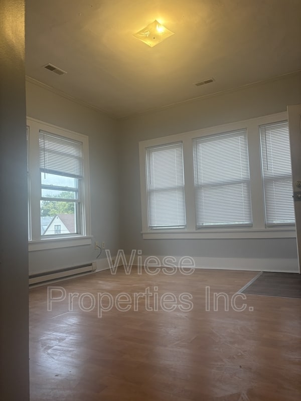 Building Photo - 831 N 9th St