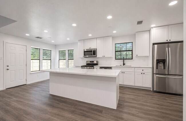 Foto del edificio - 816 Glen Hollow Dr