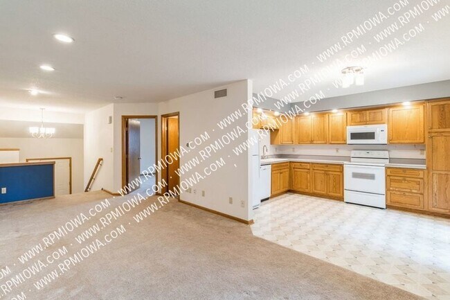 Foto del edificio - AFFORDABLE TOWNHOME!! 3 Bed, 2 Bath Townho...