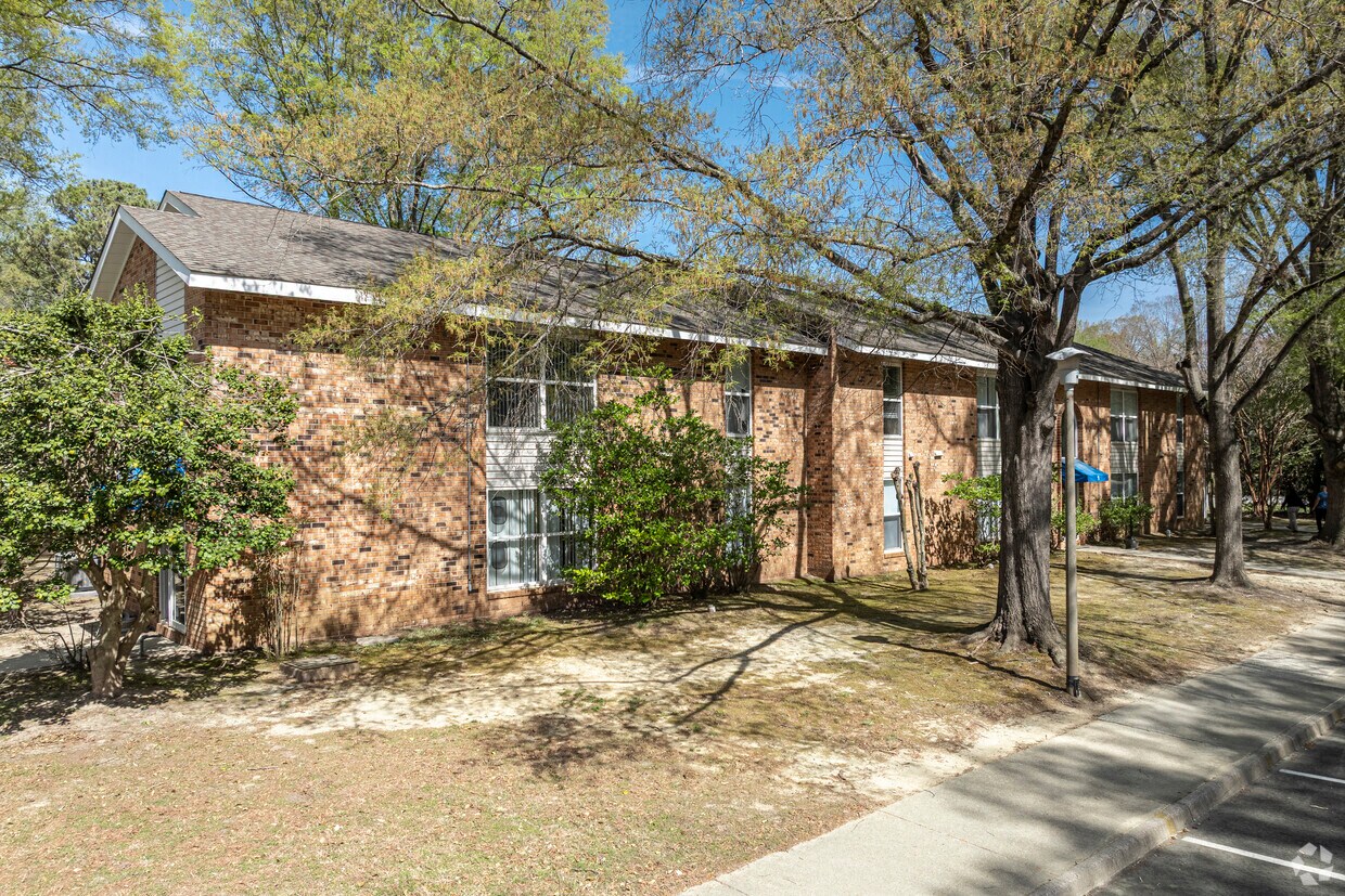 Olde Jamestowne Apartments - Olde Jamestowne Apartments