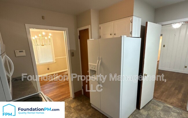 Building Photo - 1633 Estate Dr