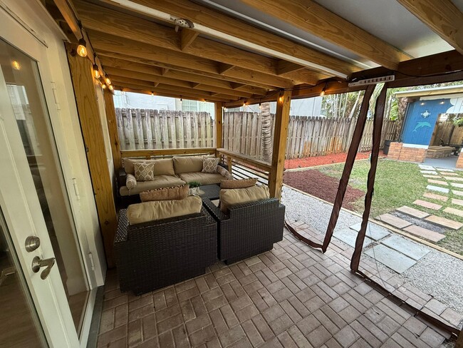 Photo - 833 SW 11th Ct House