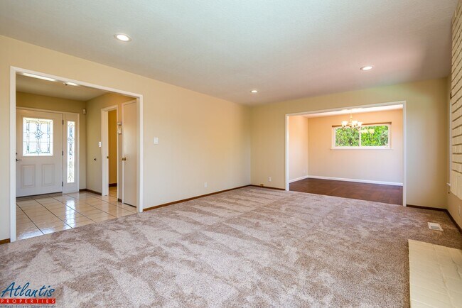 Foto del edificio - Beautiful Home | Remodeled Bathrooms | Cup...
