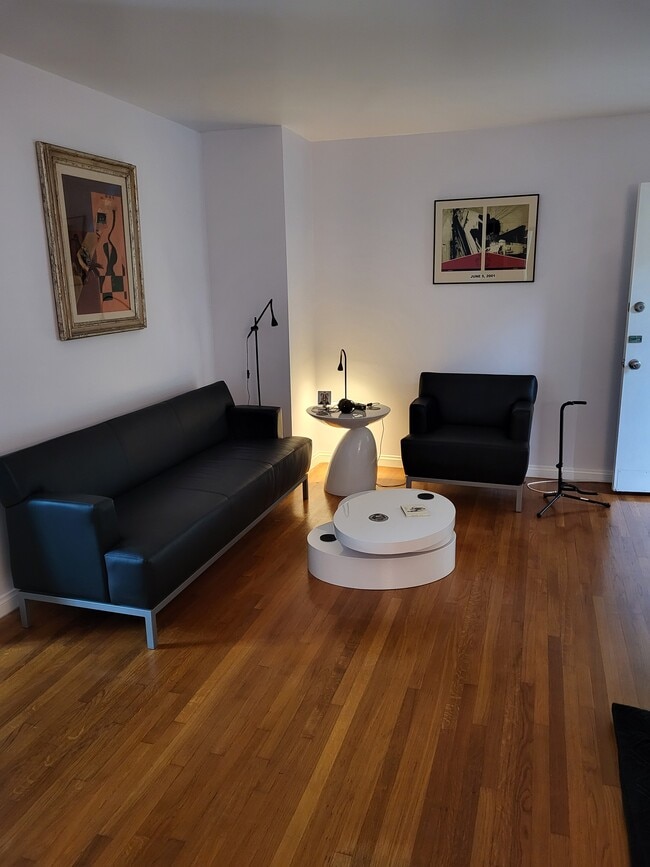 Building Photo - 219 Esperanza Ave