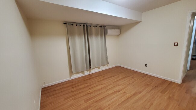 Building Photo - 129 Zoe St