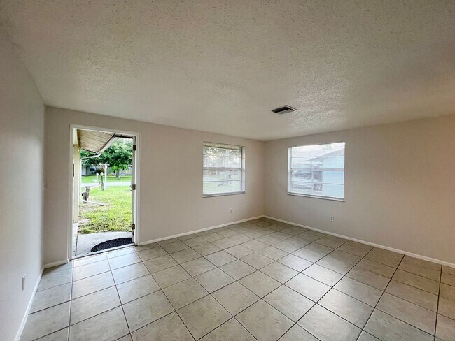 Foto del edificio - 2716 52nd Ave Dr W