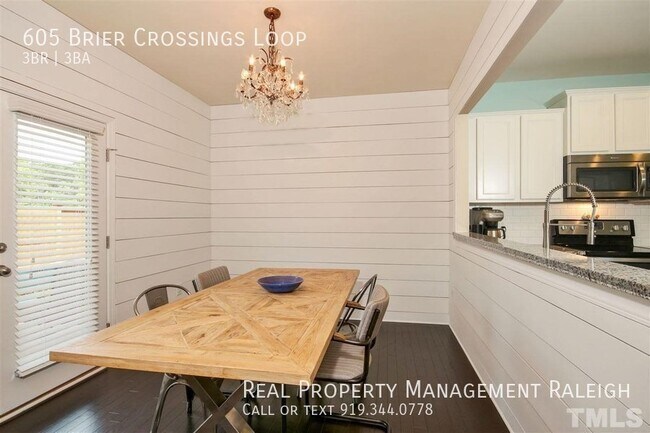Building Photo - End-unit townhome in North Wake County