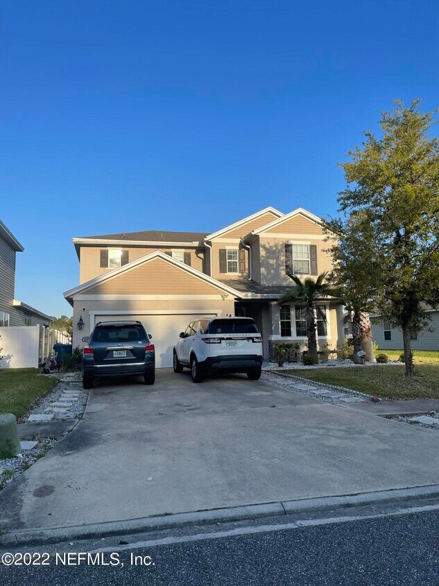 Foto principal - 15888 Lexington Park Blvd