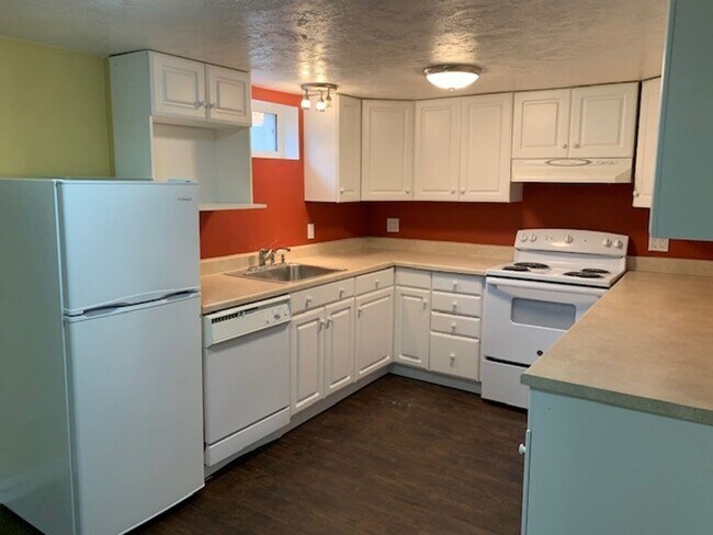 Foto del edificio - 1221 E. Crandall Ave