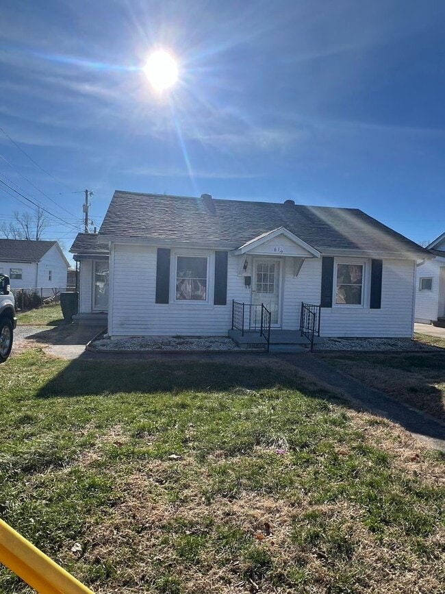 Building Photo - 610 E 27th St