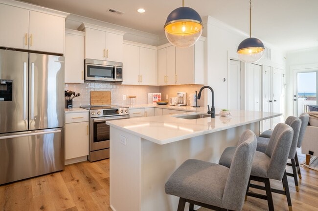 Photo - WALK TO THE BEACH OFF-SEASON RENTAL Townhome