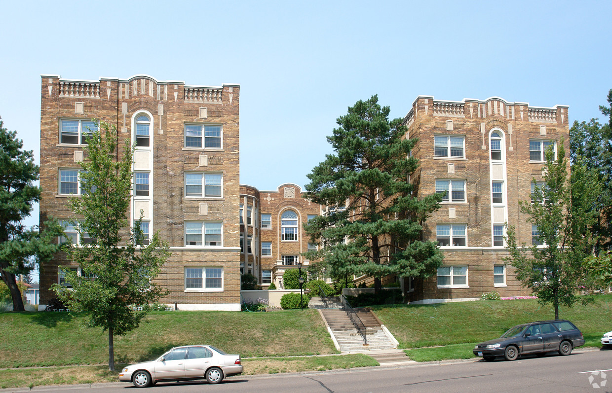 1703 E 3rd St - Lake View Apartments