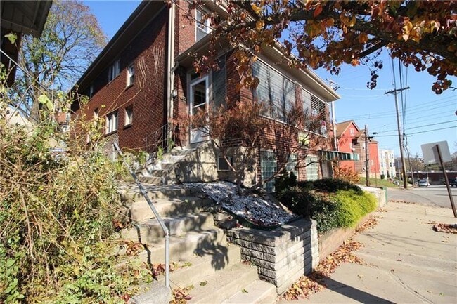 Building Photo - 577 Alger St