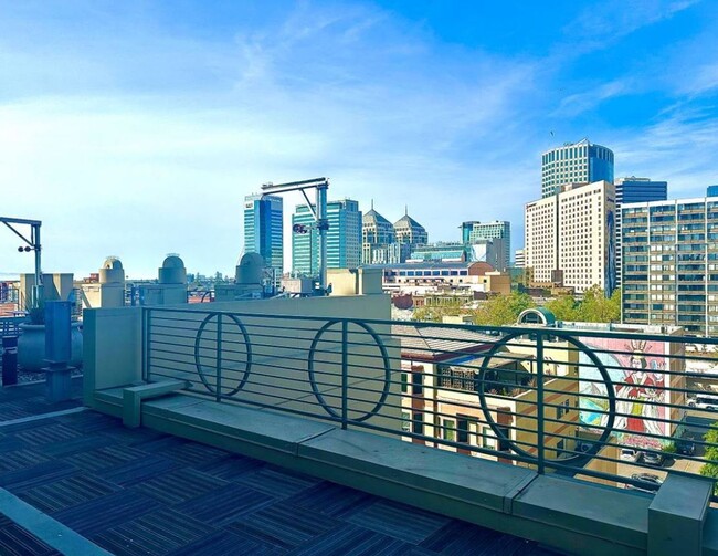 Building Photo - Turn Key Furnished 1 BR, 1 BA with Secure ...