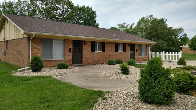 2BR With Den Duplex - 3706 N Donna Ln