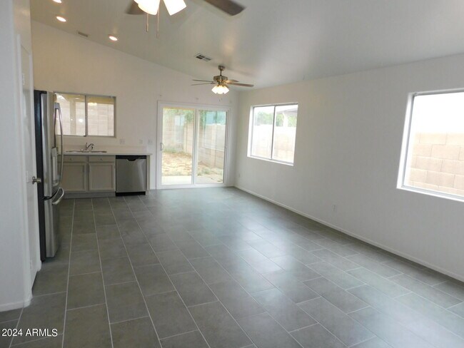 Building Photo - 2874 W Muriel Dr