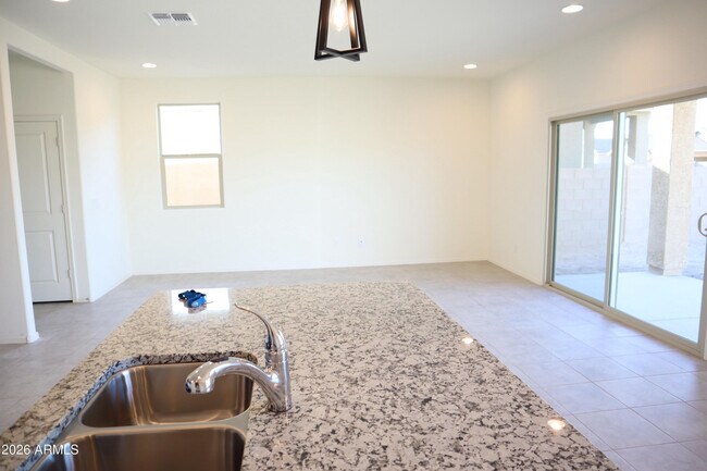 Foto del edificio - 10676 W Golson Dr