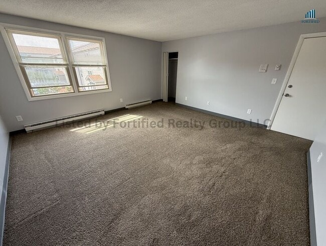 Building Photo - 380 Buffinton St
