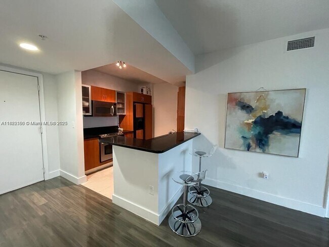 Foto del edificio - 18800 NE 29th Ave