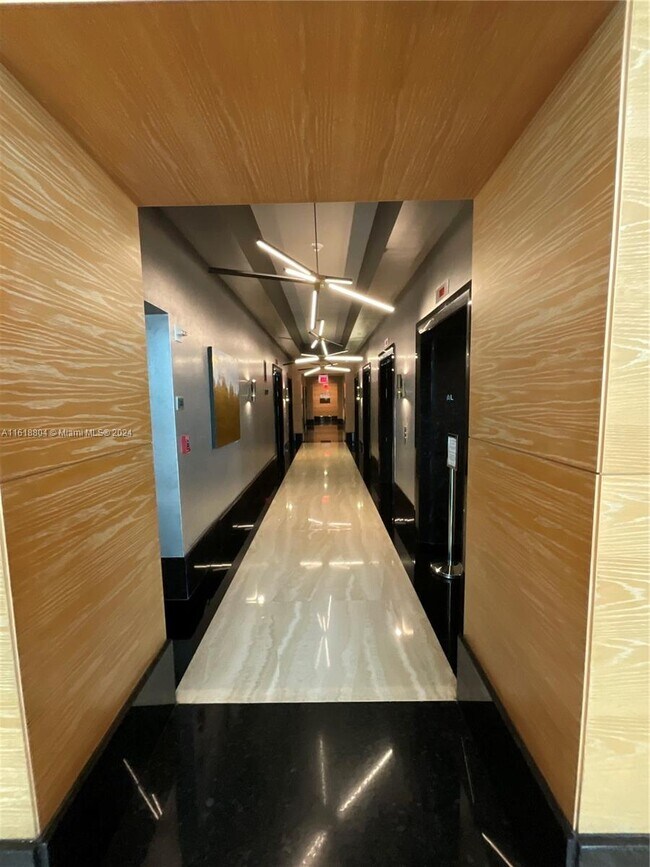 Foto del edificio - 950 Brickell Bay Dr
